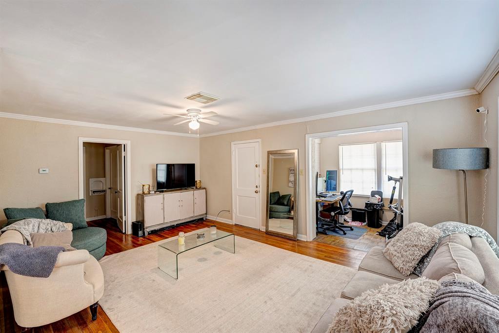 4500/4502 Larch Lane