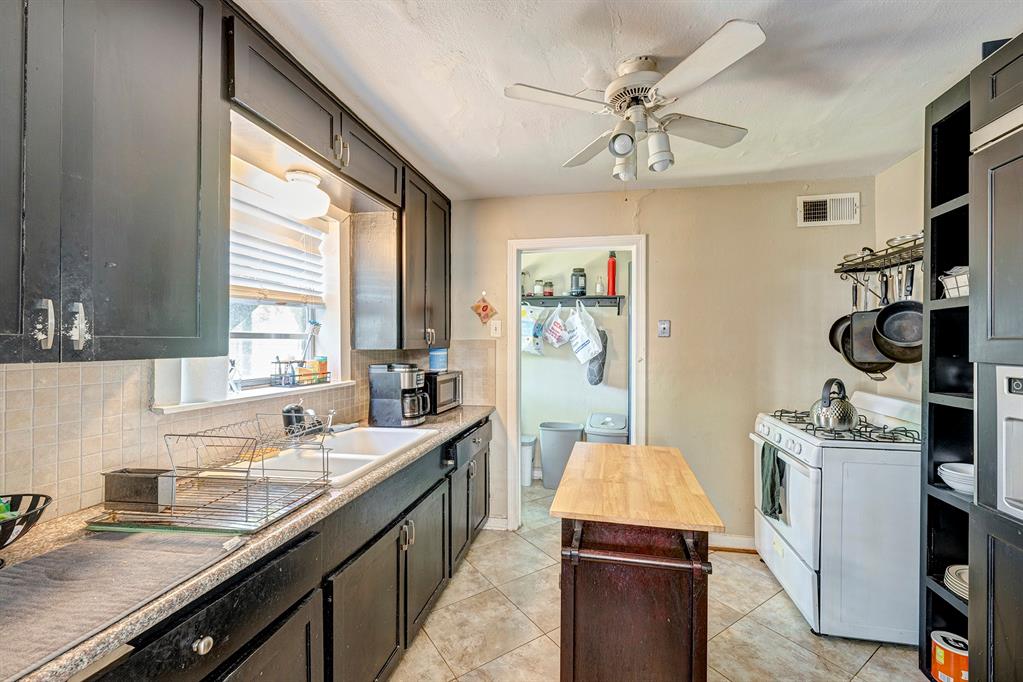 4500/4502 Larch Lane