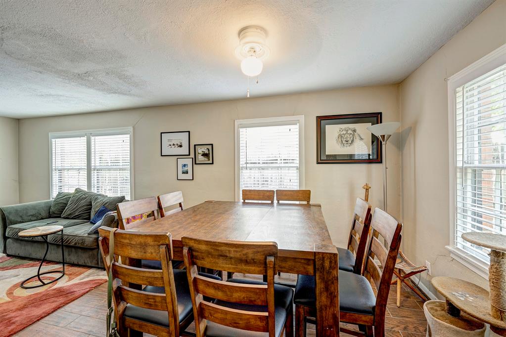 4500/4502 Larch Lane