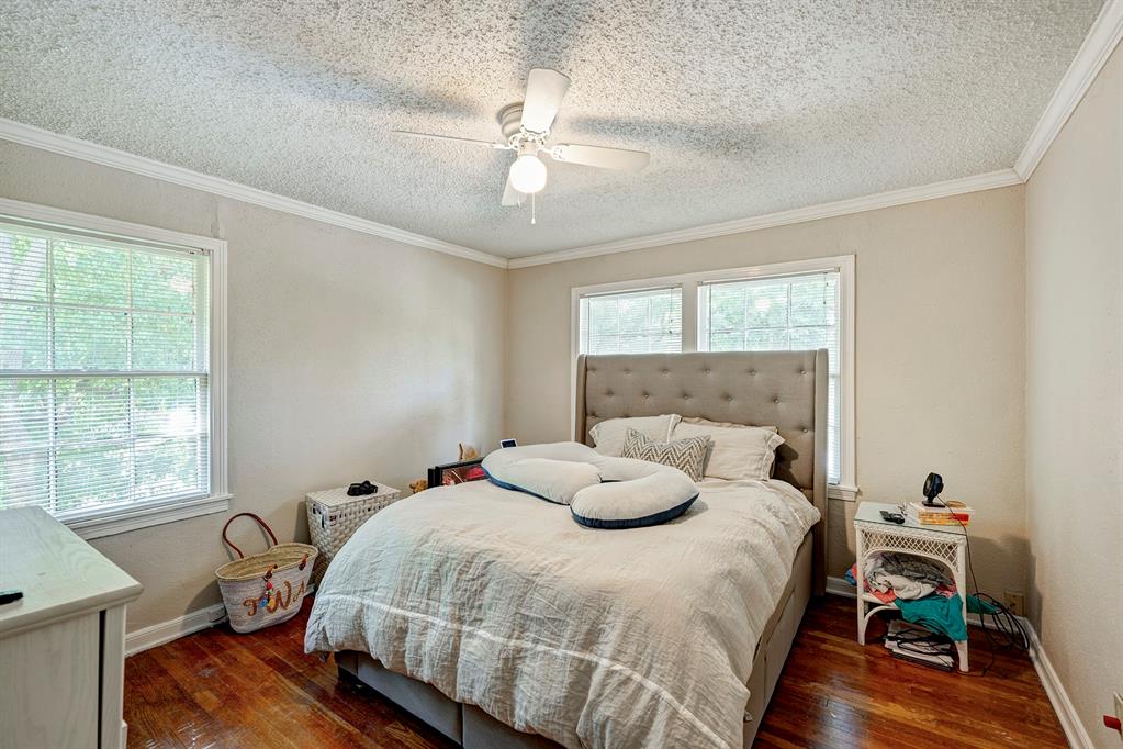 4500/4502 Larch Lane