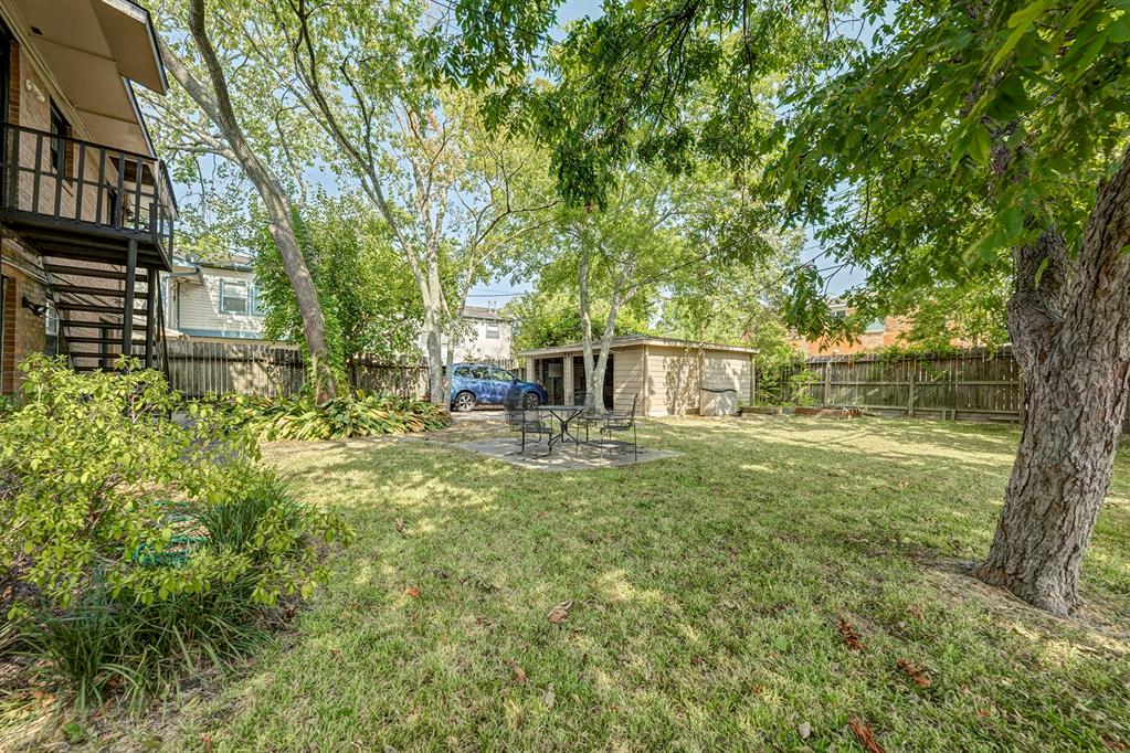 4500/4502 Larch Lane