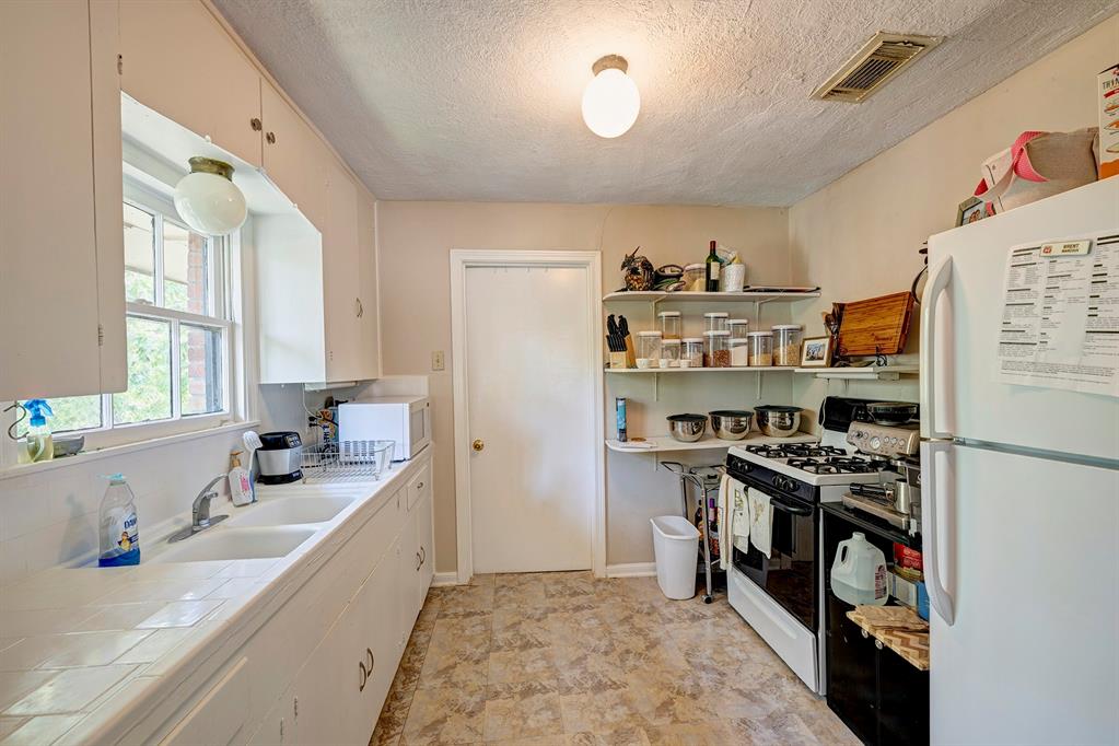 4500/4502 Larch Lane