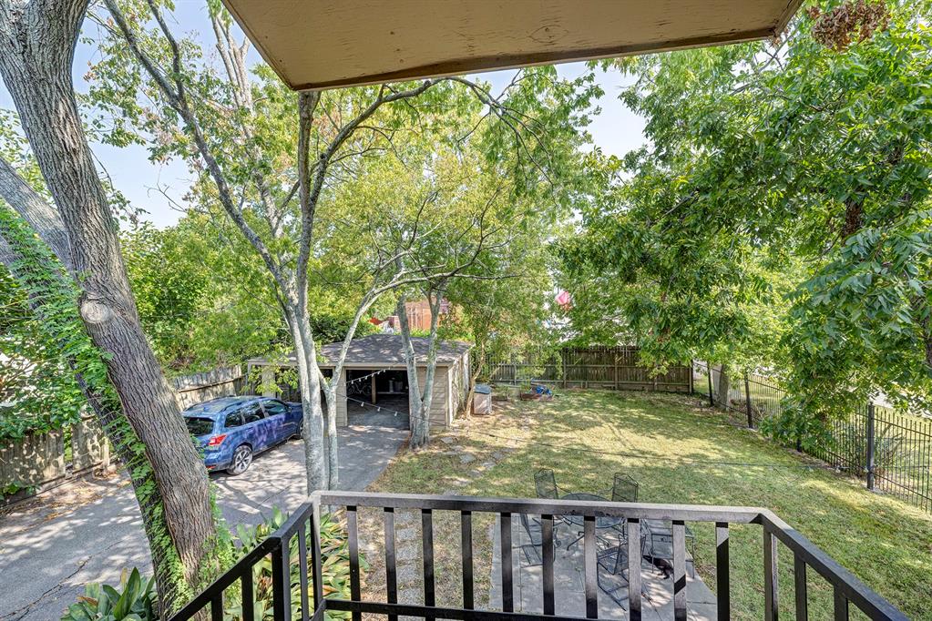 4500/4502 Larch Lane