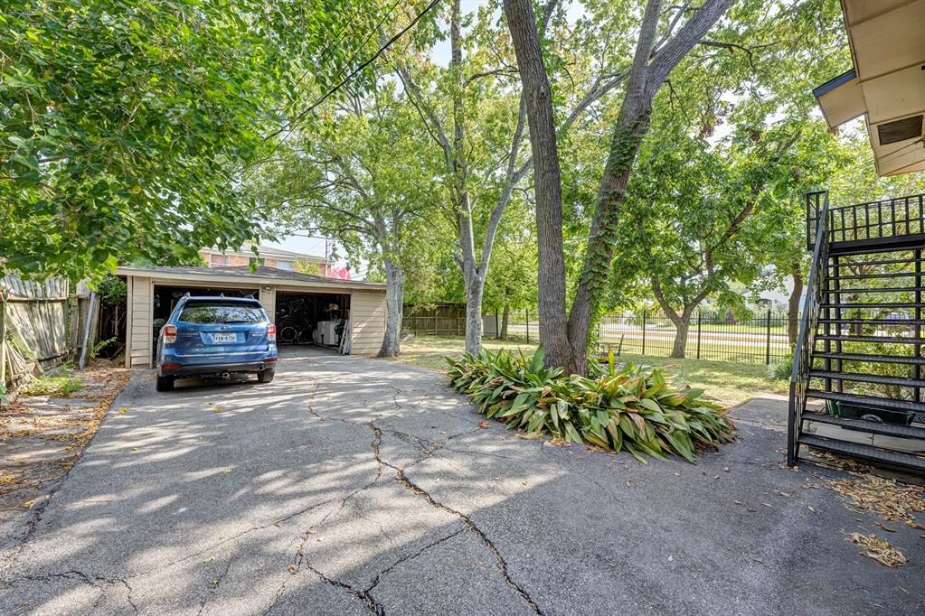 4500/4502 Larch Lane