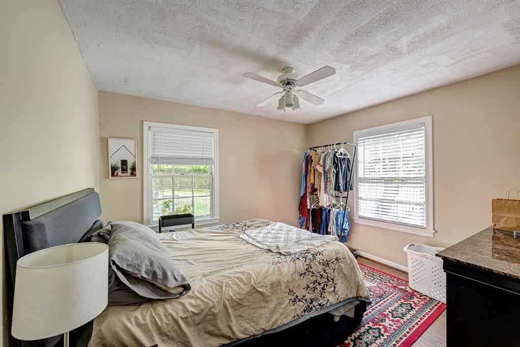 4500/4502 Larch Lane