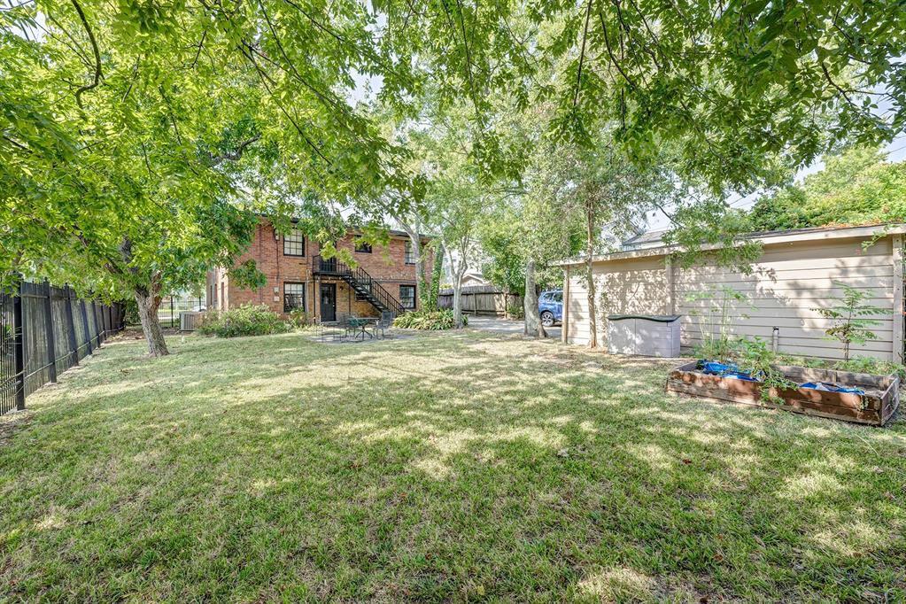 4500/4502 Larch Lane