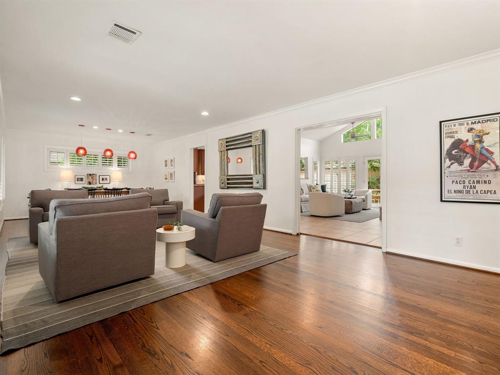 3726 Blue Bonnet Boulevard