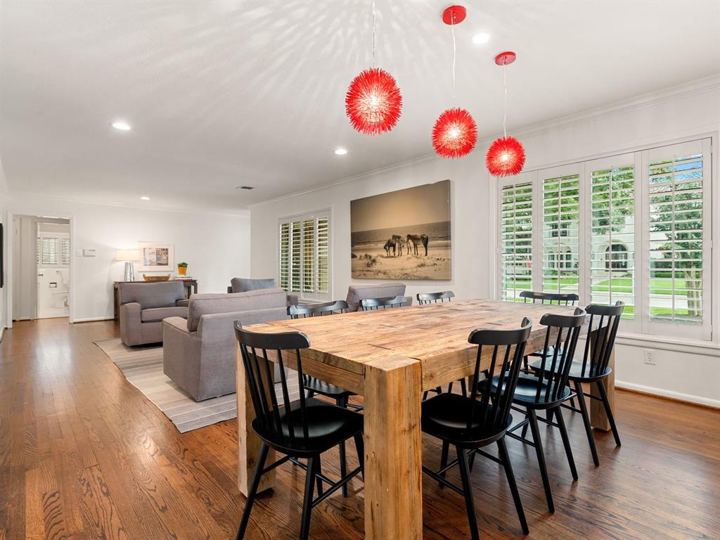 3726 Blue Bonnet Boulevard