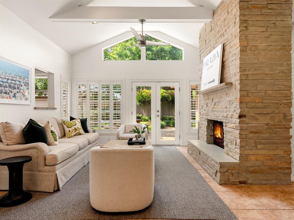3726 Blue Bonnet Boulevard