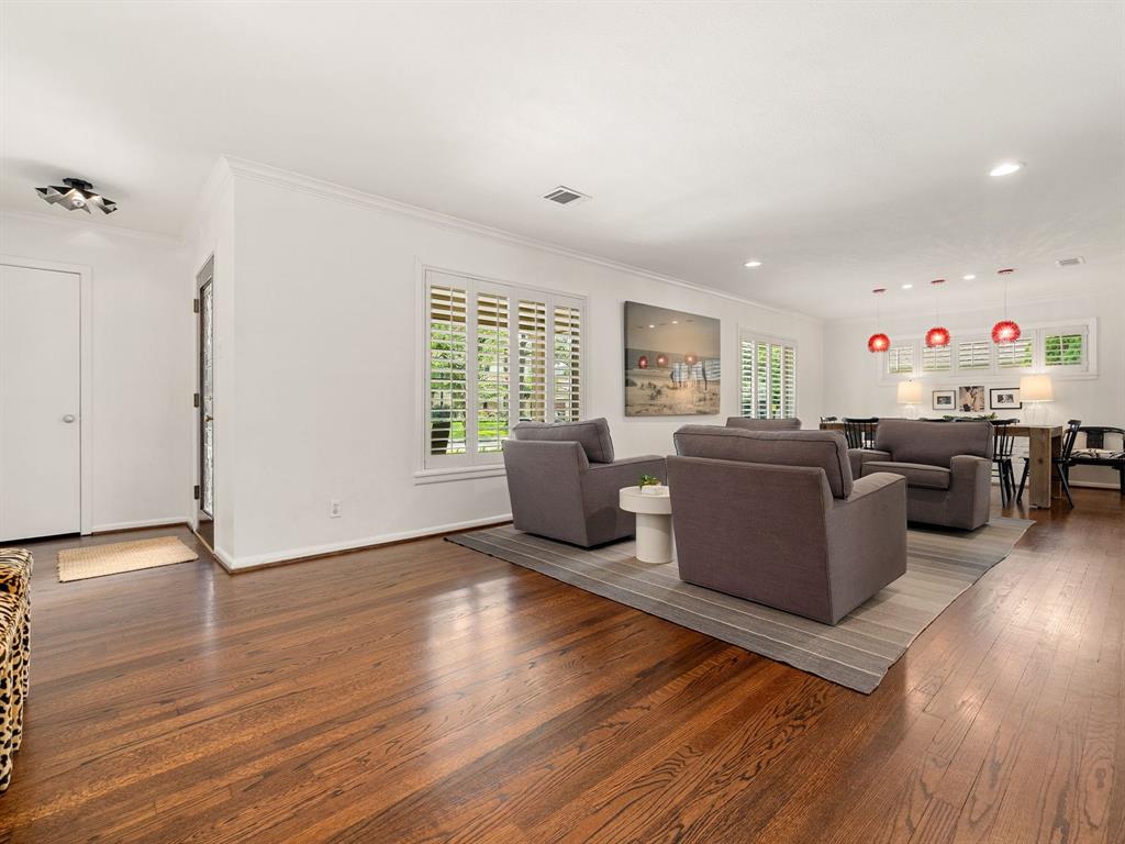 3726 Blue Bonnet Boulevard