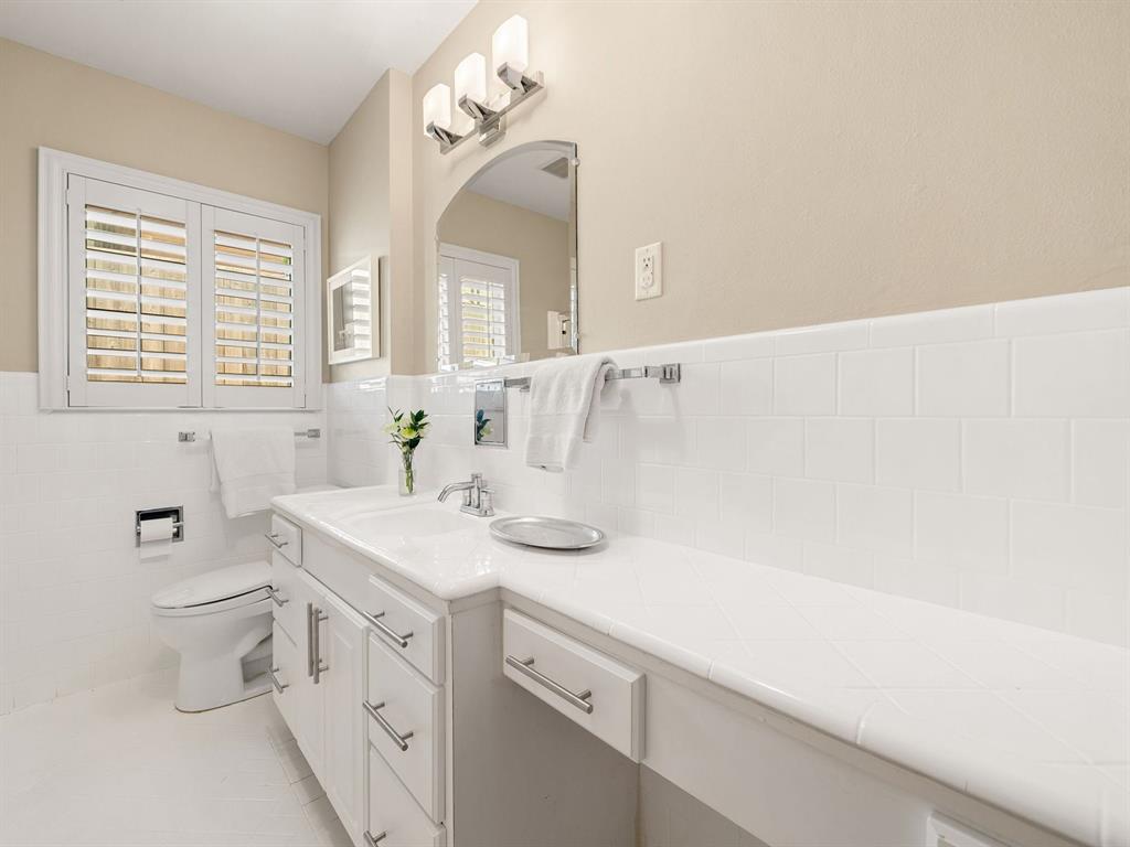 3726 Blue Bonnet Boulevard