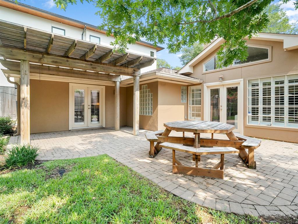 3726 Blue Bonnet Boulevard