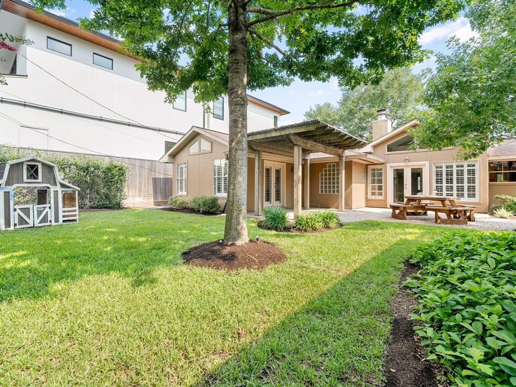 3726 Blue Bonnet Boulevard