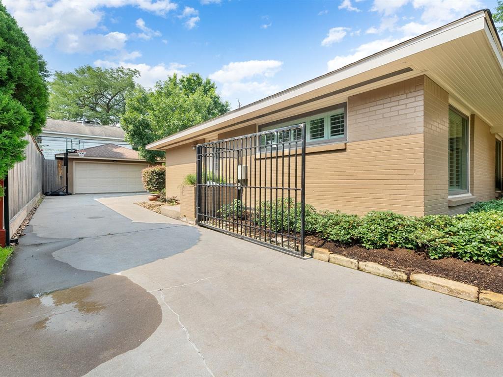 3726 Blue Bonnet Boulevard