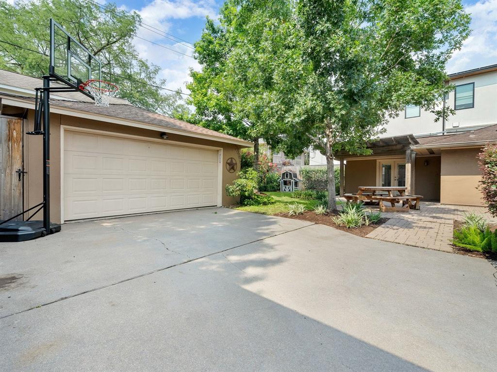 3726 Blue Bonnet Boulevard