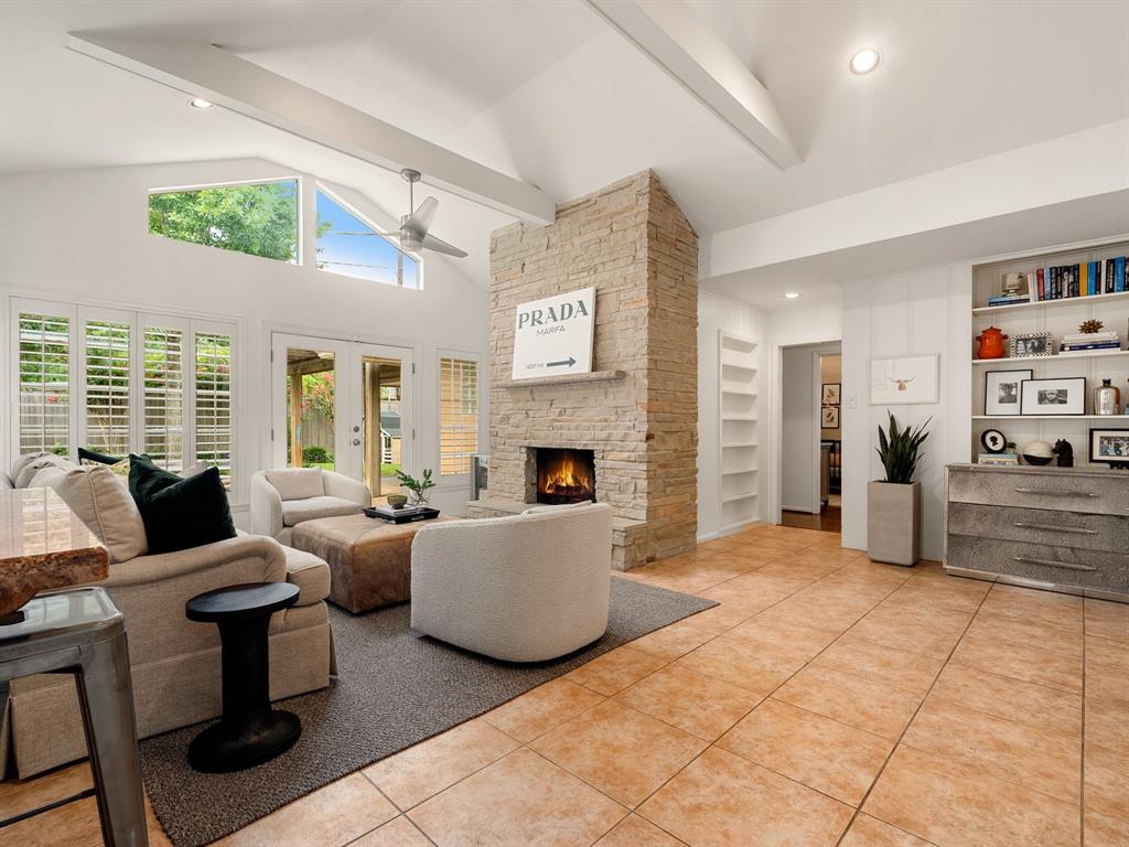 3726 Blue Bonnet Boulevard