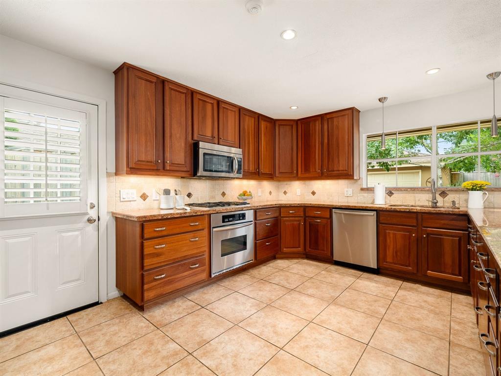 3726 Blue Bonnet Boulevard