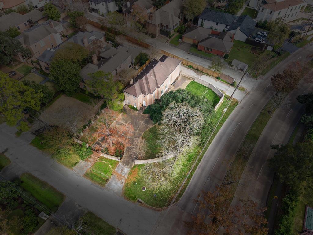 2 E Broad Oaks Drive