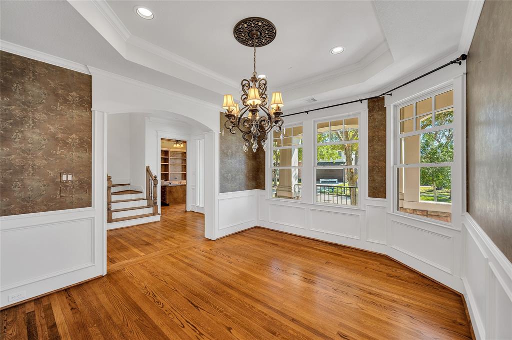 4118 Blue Bonnet Boulevard