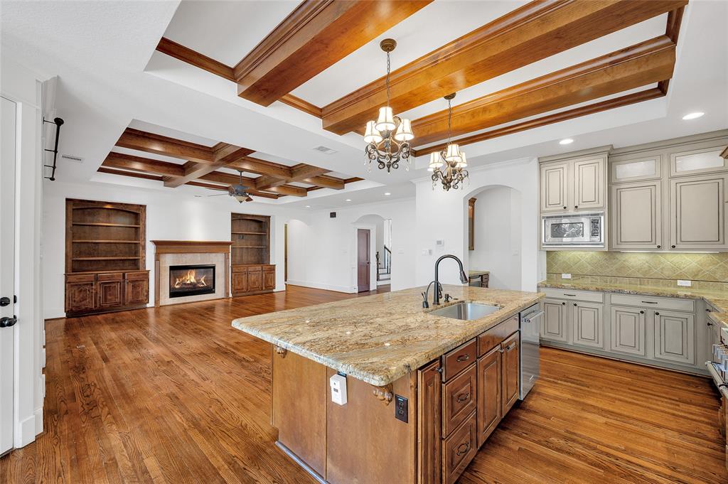 4118 Blue Bonnet Boulevard