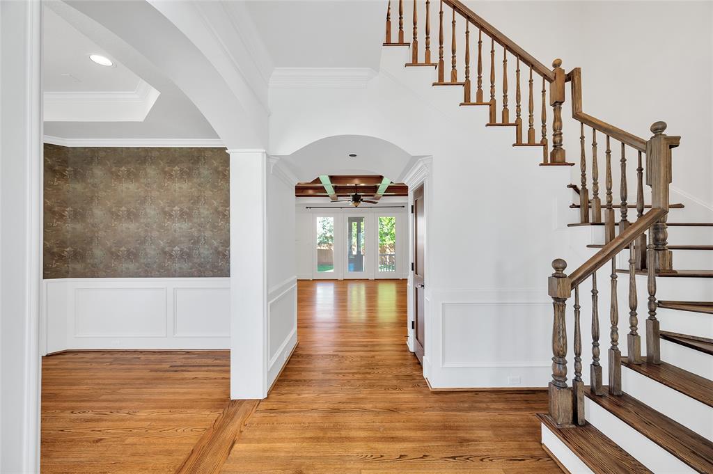 4118 Blue Bonnet Boulevard