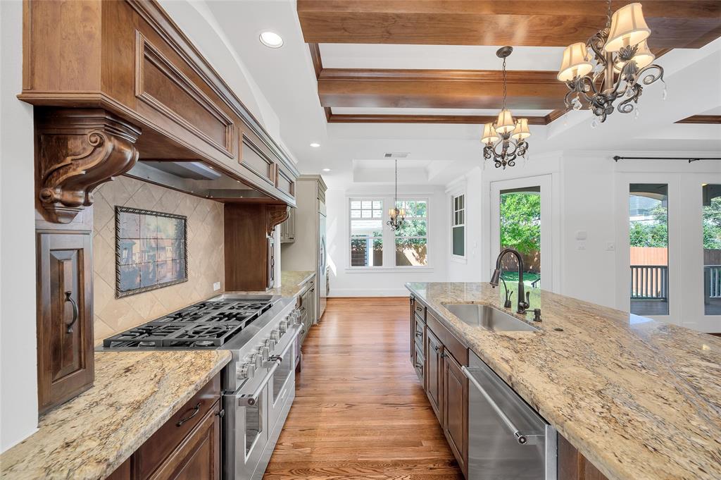 4118 Blue Bonnet Boulevard