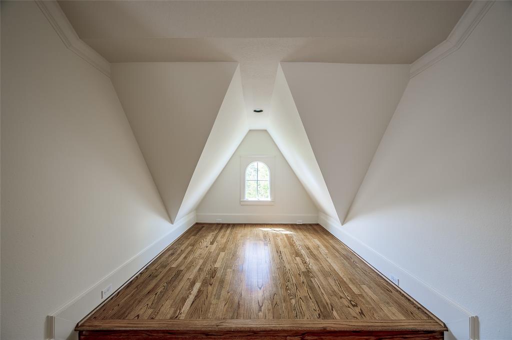 4118 Blue Bonnet Boulevard