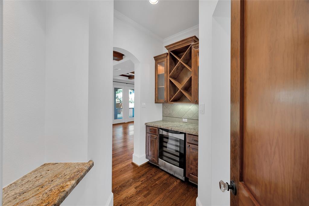 4118 Blue Bonnet Boulevard