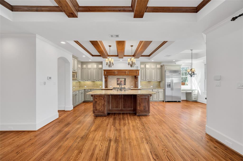 4118 Blue Bonnet Boulevard