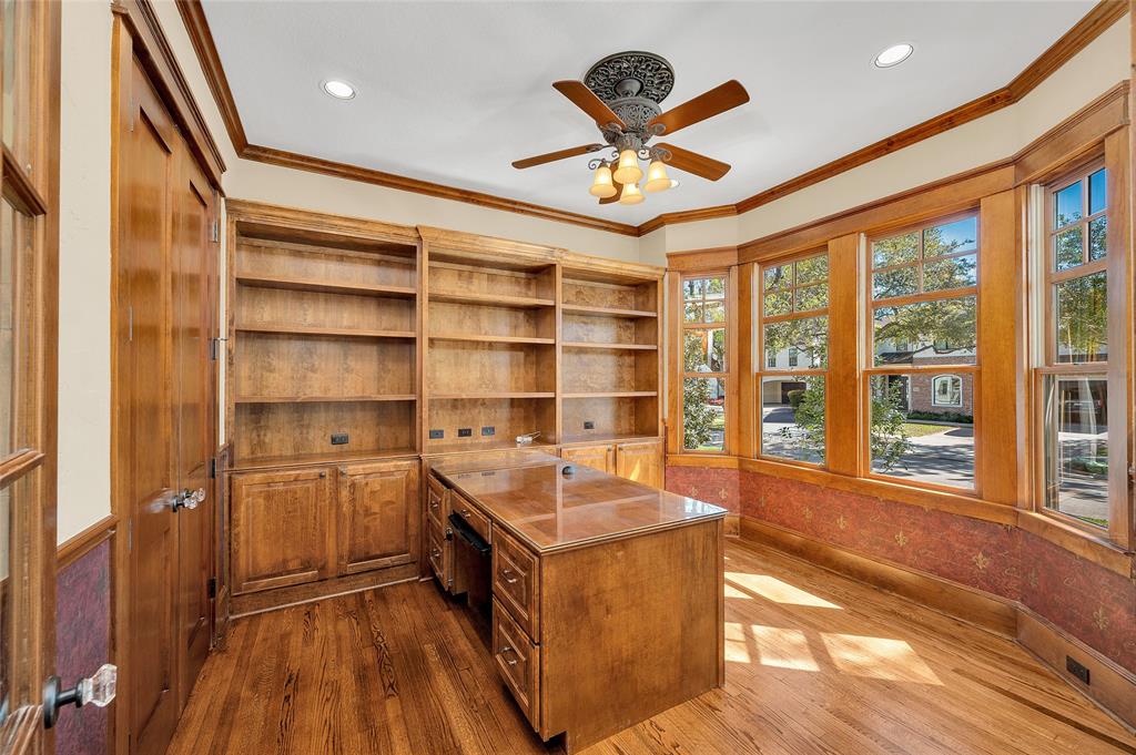 4118 Blue Bonnet Boulevard