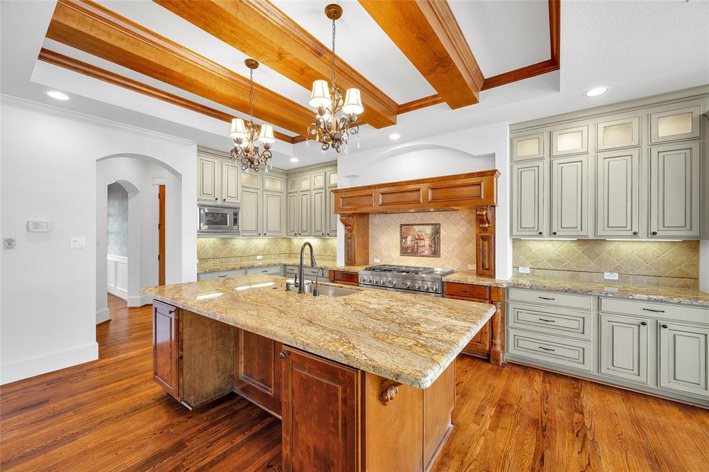 4118 Blue Bonnet Boulevard