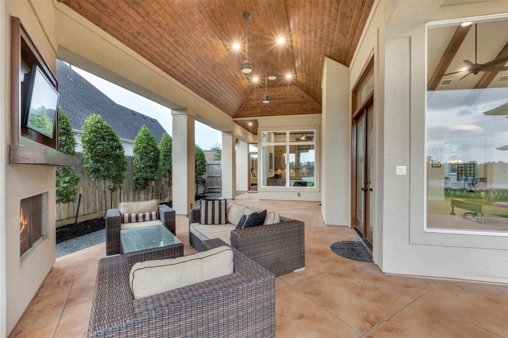 23306 Vista De Tres Lagos Drive