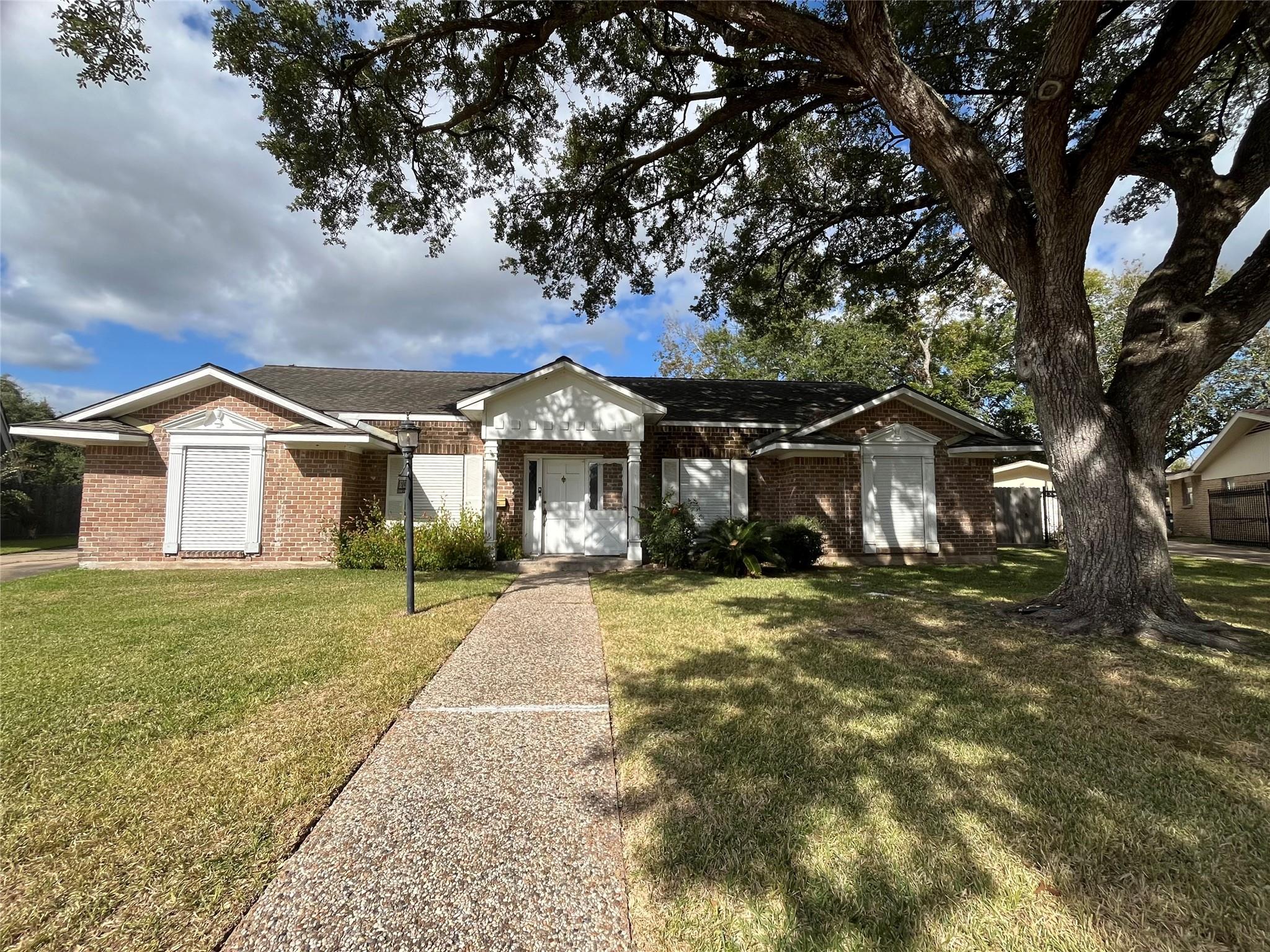 18203 Carriage Lane