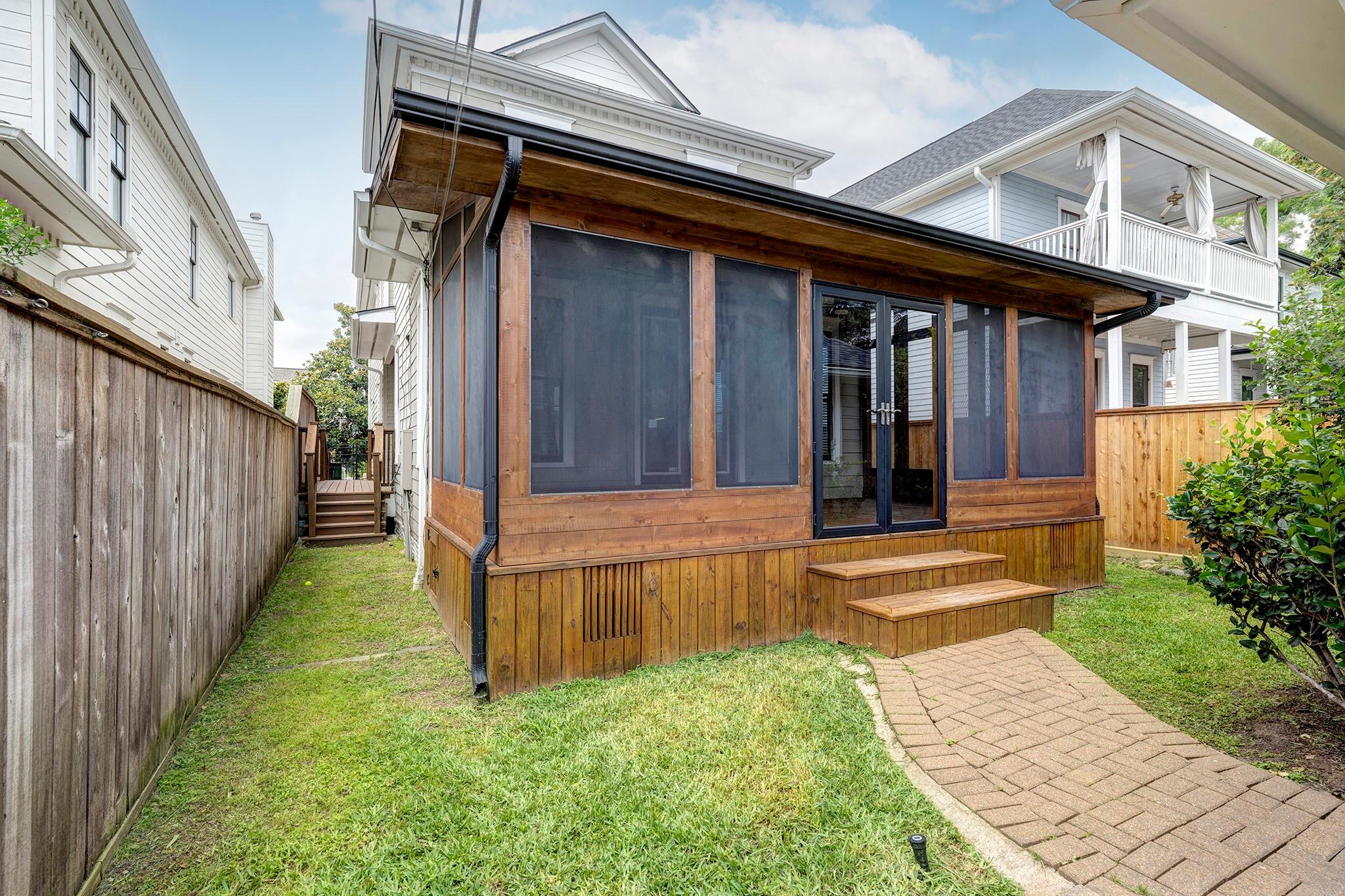 806 Waverly Street