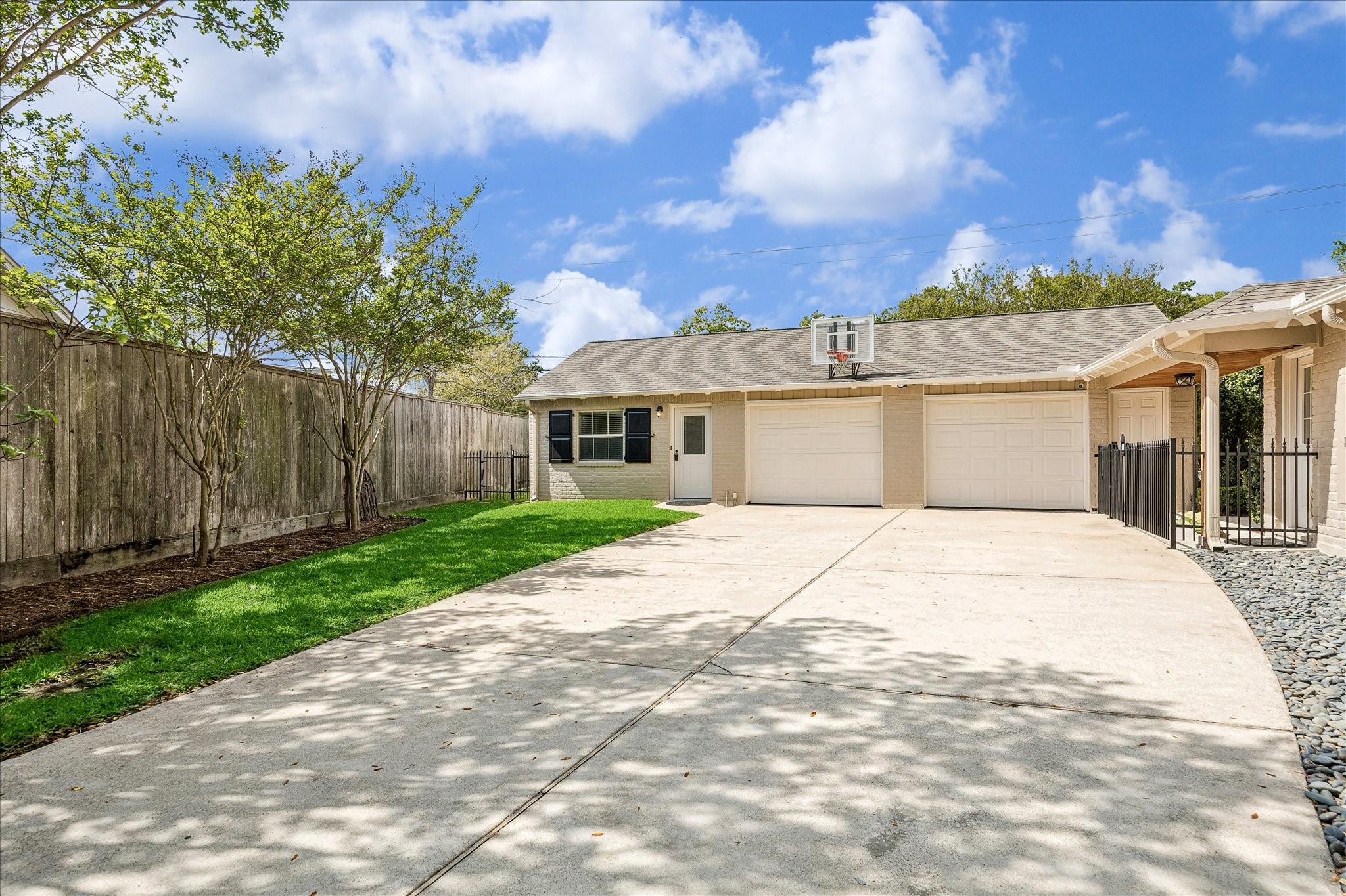 627 Ramblewood Road