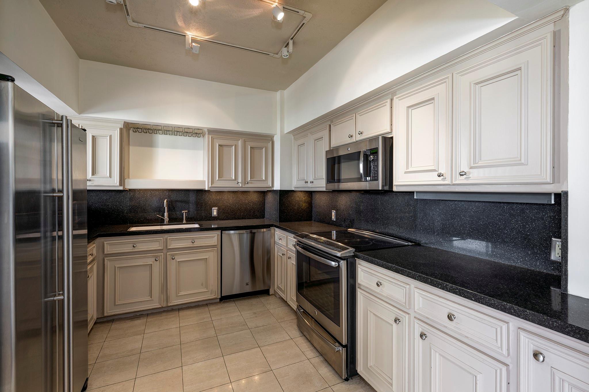 15 Greenway Plaza # 14D