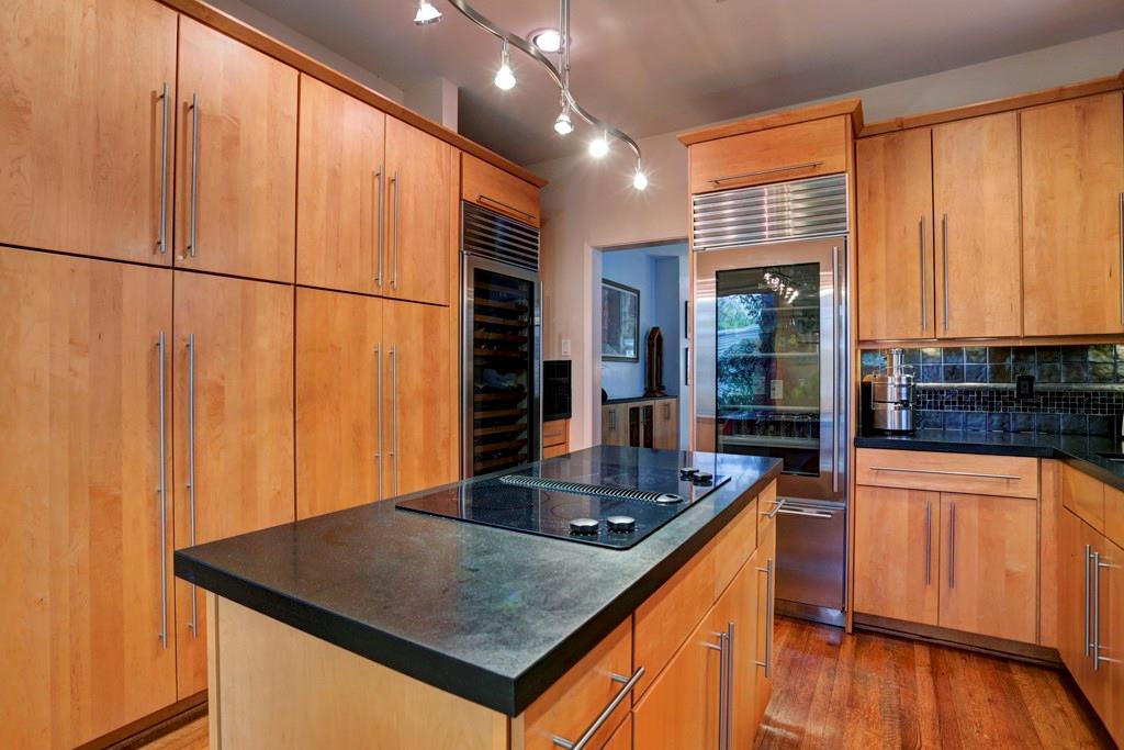 2120 Wroxton