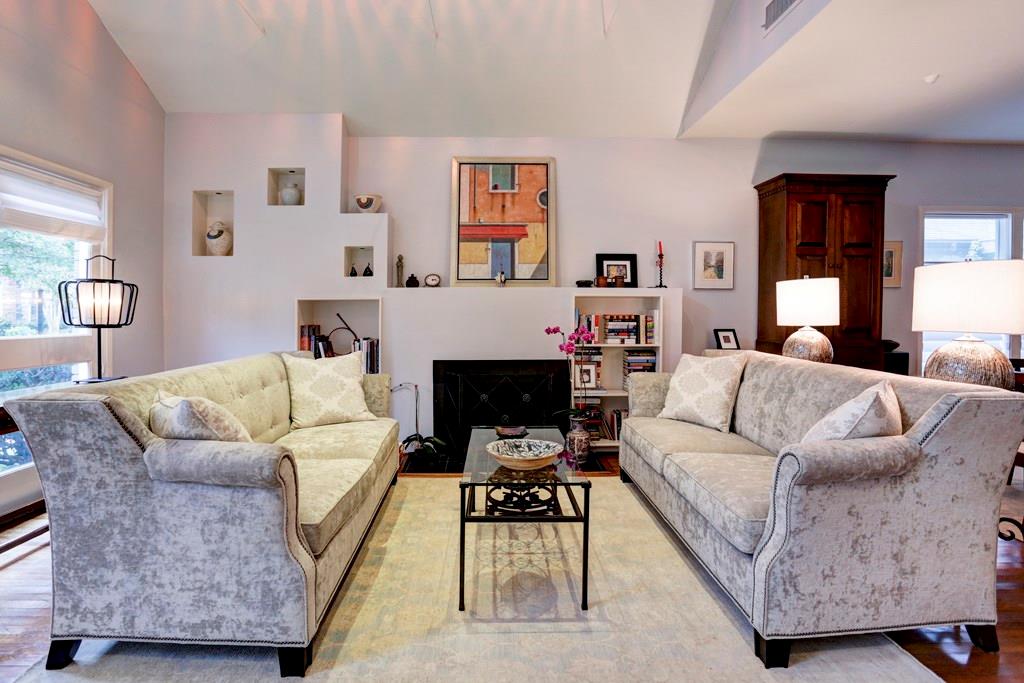 2120 Wroxton