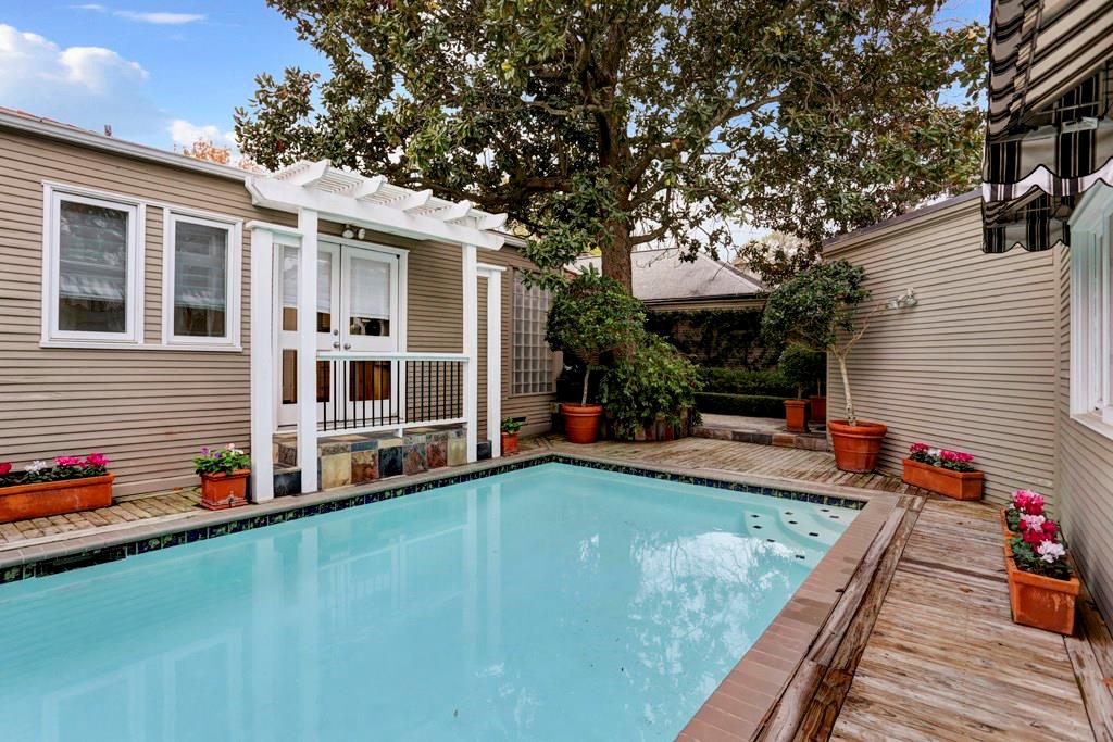 2120 Wroxton