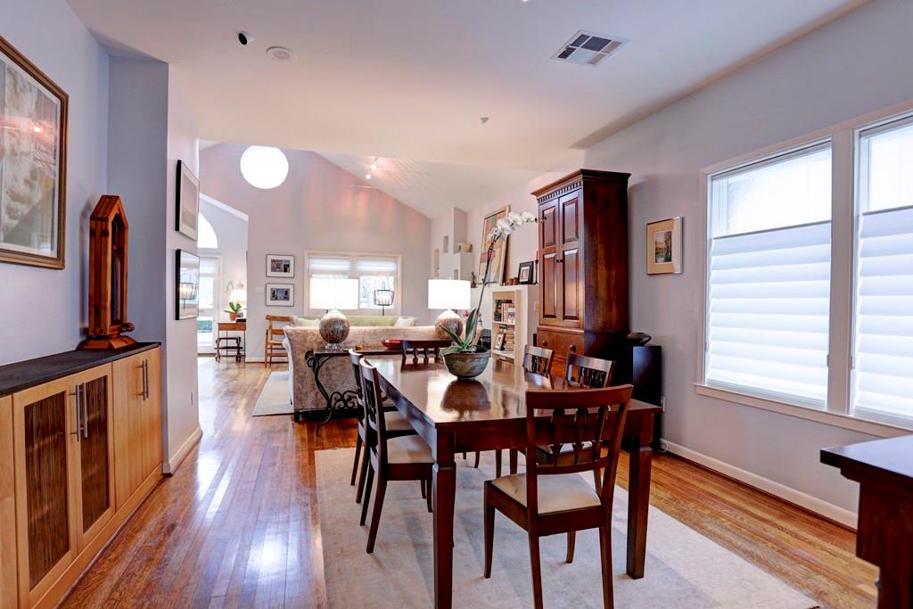 2120 Wroxton