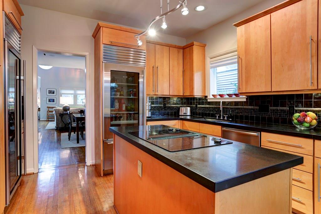2120 Wroxton