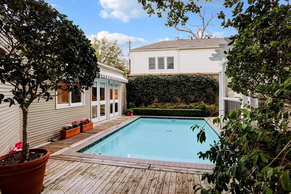 2120 Wroxton