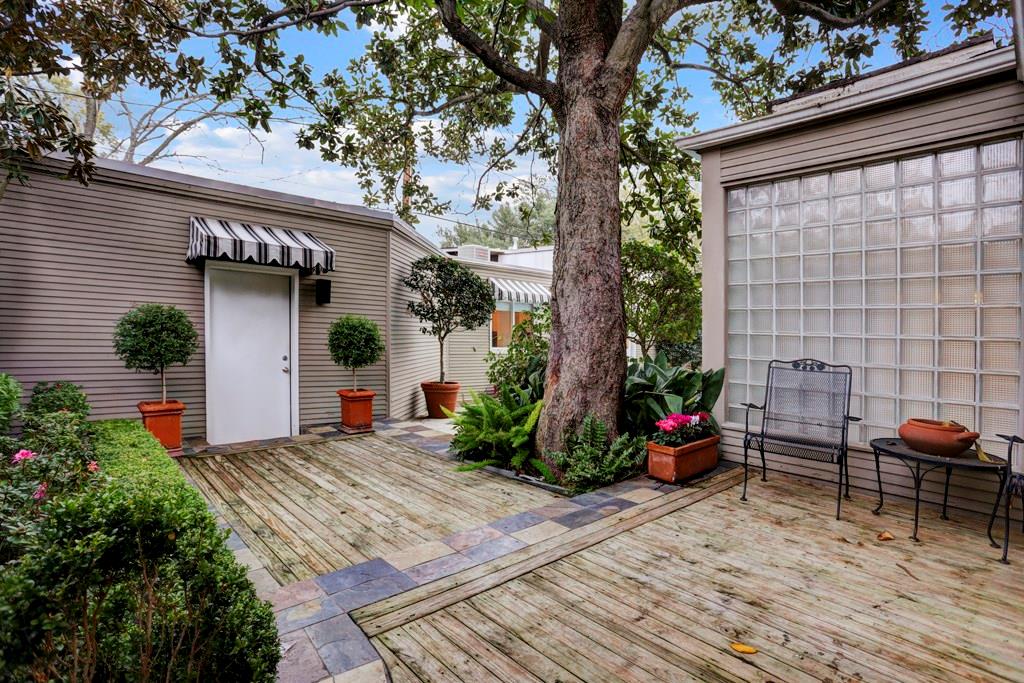2120 Wroxton