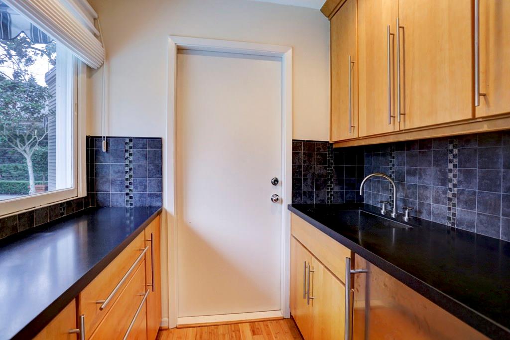 2120 Wroxton