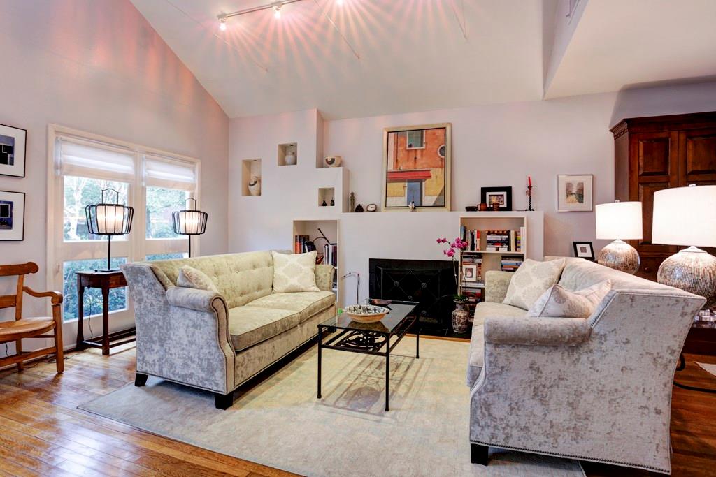 2120 Wroxton