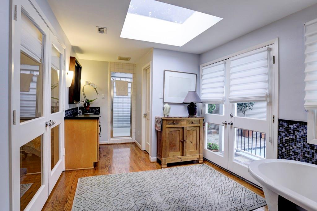 2120 Wroxton