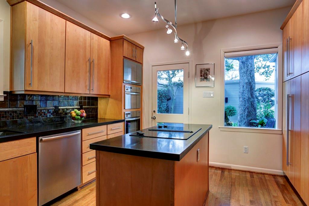 2120 Wroxton