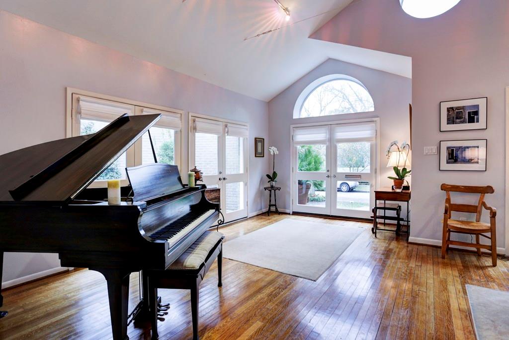 2120 Wroxton