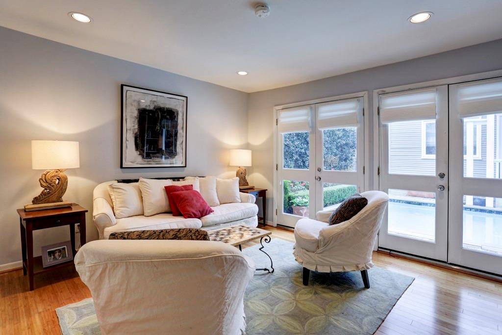 2120 Wroxton