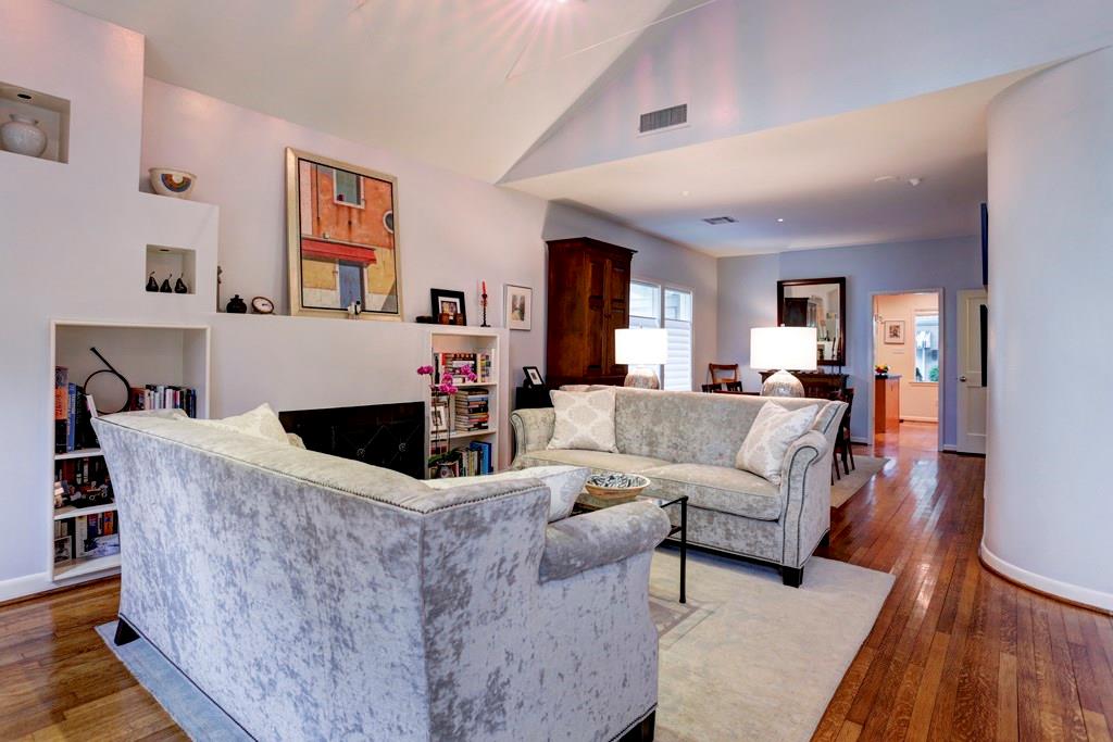 2120 Wroxton